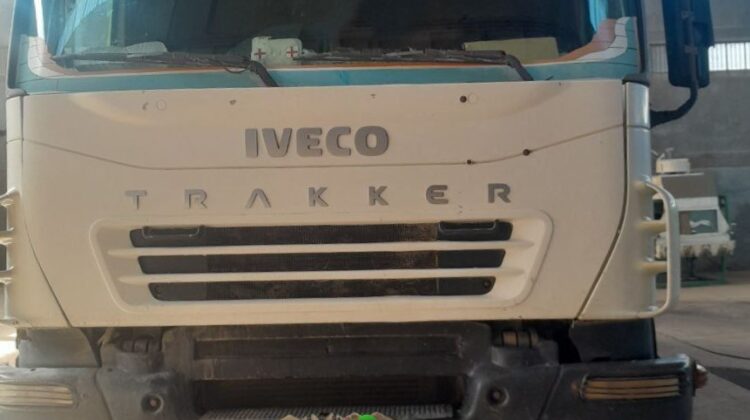 Iveco Trakker (T-380) 1998 is a truck for use in construction and off-road. Externally Long Vehicles