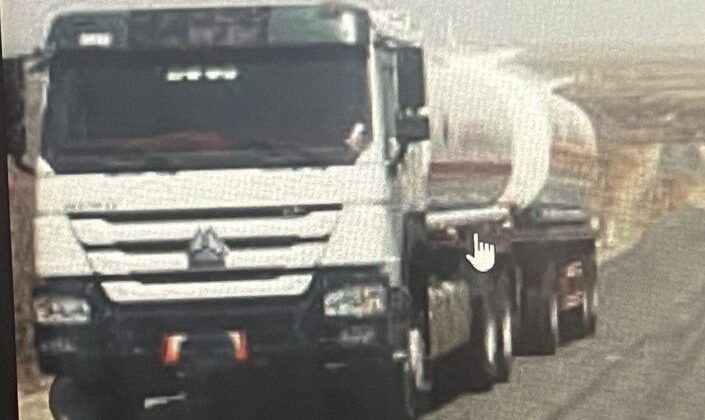 Sino Howo Fuel Tanker (371) 2021 (ማንዋል ማርሽ ነዳጅ ማጓጓዣ ቦቴ 9.7 ሊትር ያልተከፈለ) is large vehicles