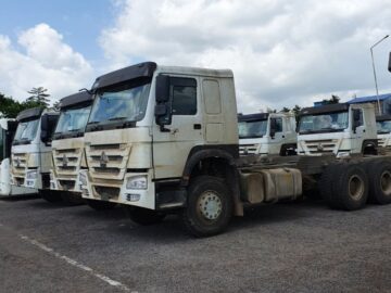 Sinotruk (ZZ4257N3241W) 2022 (ማንዋል ማርሽ 9.7 ሊትር ናፍጣ እናት ጎታች ባንክ 50 %) 6×4 371hp Trailer Truck Head