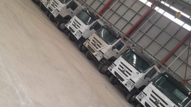 Sino Truck Howo (371) 2023 is Long vehicles 6*4 carry truck