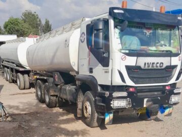 Iveco Trakker 380 (Euro3) 2017 is a truck trucks fuel tank Long Vehicles