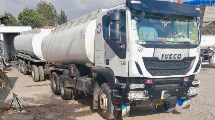 Iveco Trakker 380 (Euro3) 2017 is a truck trucks fuel tank Long Vehicles