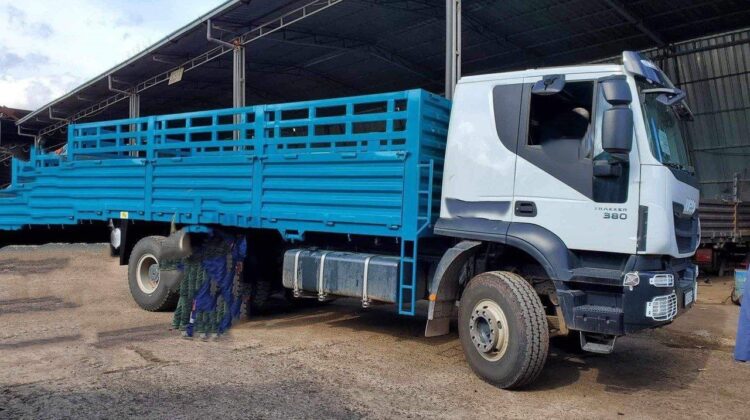 IVECO Trakker Tipper Truck (380T38WH) 2018 is a truck for use in Construction and Off-road. Externally Long Vehicles