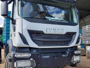 IVECO Trakker Tipper Truck (380T38WH) 2018 is a truck for use in Construction and Off-road. Externally Long Vehicles