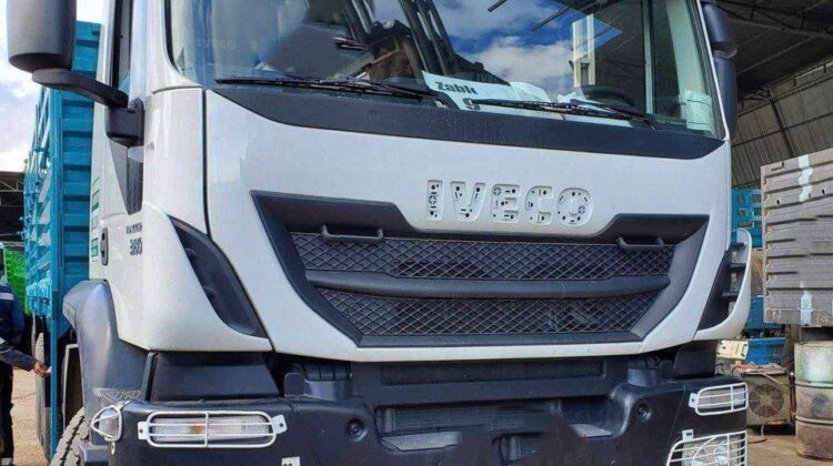 IVECO Trakker Tipper Truck (380T38WH) 2018 is a truck for use in Construction and Off-road. Externally Long Vehicles