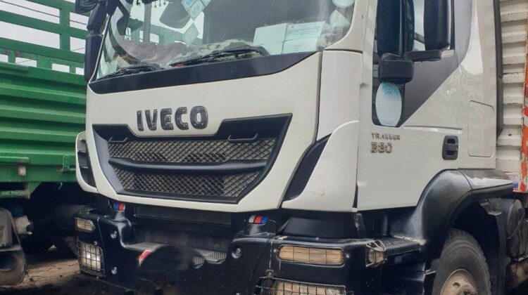 IVECO Trakker Tipper Truck (380T38WH) 2018 is a Truck Off-road. Externally Long Vehicles