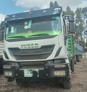 2016 IVECO Trakker (AD380T38W)