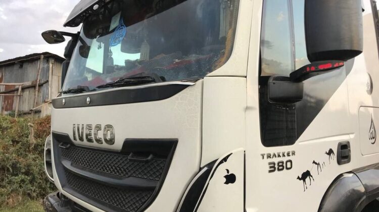 IVECO Trakker Tipper Truck (380T38WH) 2016 is a Truck Off-road. Externally Long Vehicles