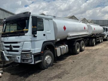 SINOTRUK HOWO Fuel Tank Truck 371 (ZZ1257N4347N1) 25 cbm 10 Wheels Steel Structure Oil Delivery Truck 2023 (with Bank)