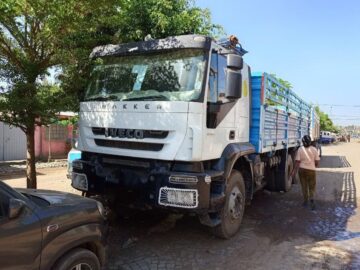 IVECO Trakker 380 (38H) 2010 is a off-road Long Vehicles with semi Trail