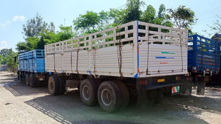 IVECO Trakker 380 (38H) 2010 is a off-road Long Vehicles with semi Trail