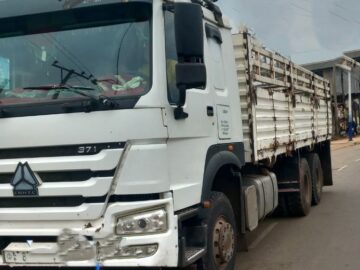 SINOTRUCK HOWO Cargo Truck 6X4 371HP 35t 2016