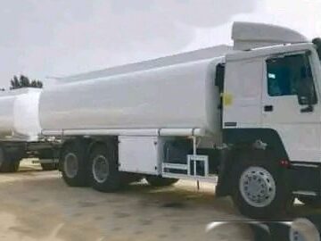 SINOTRUK HOWO Fuel Tank Truck 371 25(2023) 10 Wheels Steel Structure Tanker