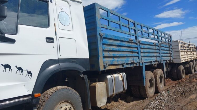 SINOTRUK HOWO Cargo Truck 371 is 2021 Trail With Semi Trail Truck