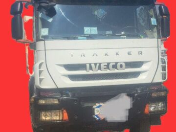 IVECO TRAKKER 380 T3 (2012) 6×4 is Cargo Truck