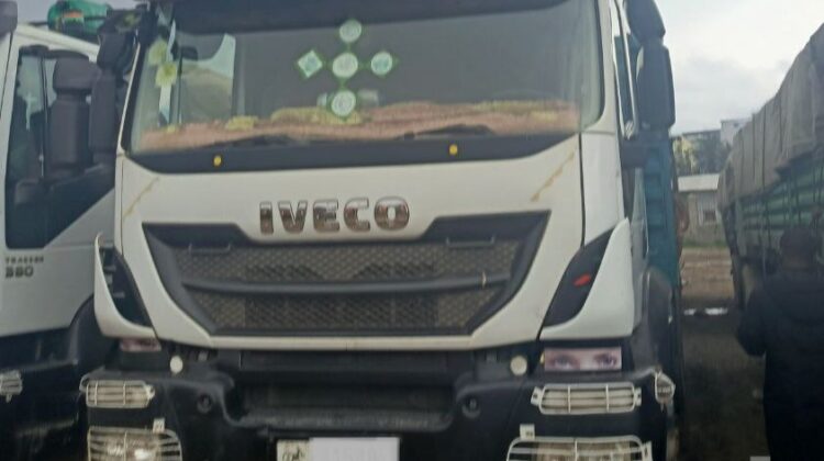 IVECO TRAKKER 380-T3 (2016) 6×4 is Cargo Truck