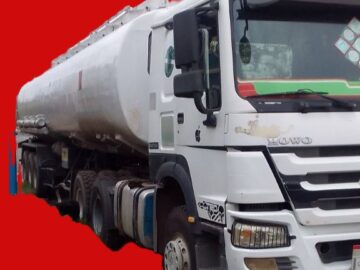 Sinotruk HOWO Fuel Tank 371HP (2017) 49m3 Capacity Fuel Tank Truck