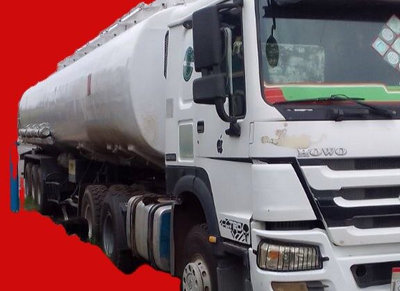 Sinotruk HOWO Fuel Tank 371HP (2017) 49m3 Capacity Fuel Tank Truck